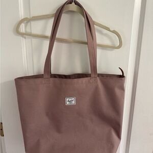 Herschel Tote